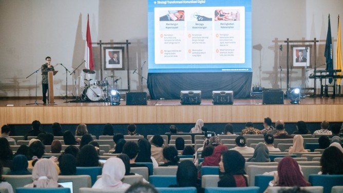 Wamen Nezar: Cara Manusia Berkomunikasi Tidak Bisa Digantikan Oleh AI