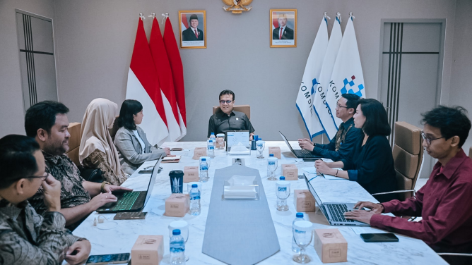 Literasi Orang Tua dan Guru Cegah Risiko AI Sebabkan Brain Rot Pada Anak