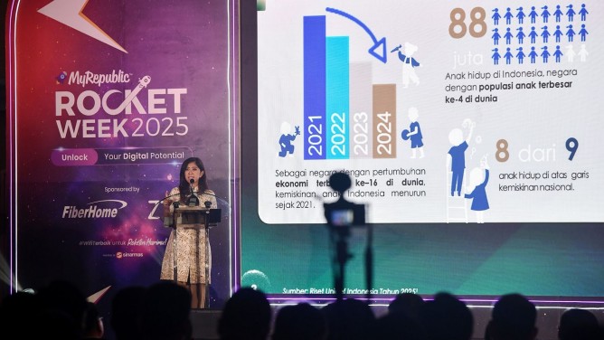 Digitalisasi Pendidikan Dipercepat, Pemerintah Siapkan Akses Aman dan Terjangkau untuk Anak