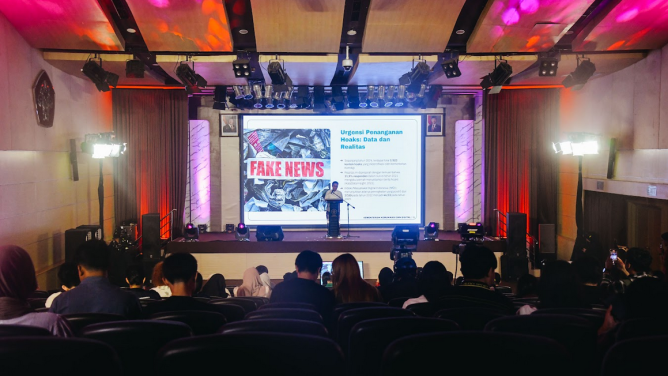 Nezar Patria: Tangkal Hoaks Perlu Kerja Bareng Pemerintah, Kampus, Media, dan Industri