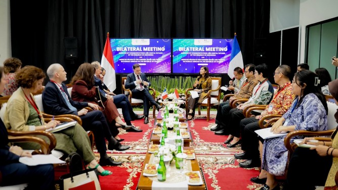 Jelang kunjungan Macron, Menkomdigi Terima Menteri Urusan Perdagangan Luar Negeri Republik Prancis