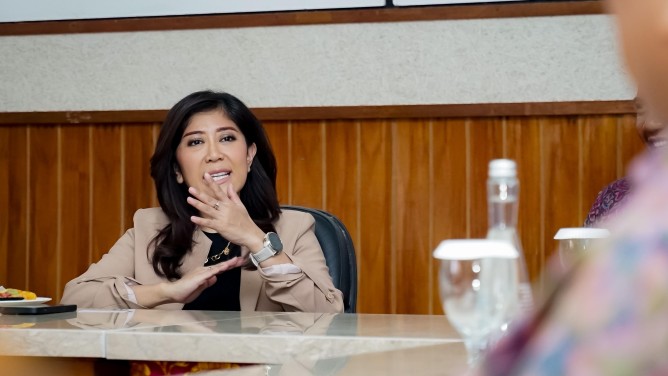 Bukan Membatasi, PP Tunas Bimbing Anak Mengakses Dunia Digital dengan Aman