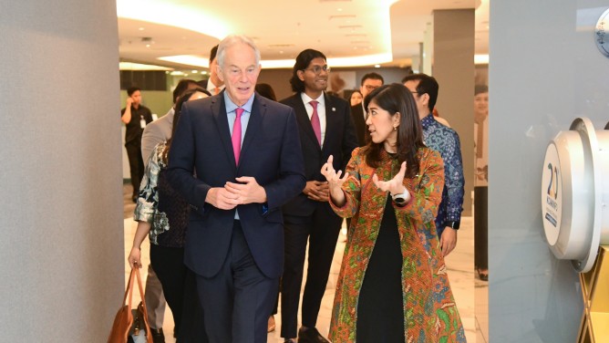 Tony Blair Bertemu Menkomdigi: Bahas AI, e-SIM, dan Masa Depan Talenta Digital RI