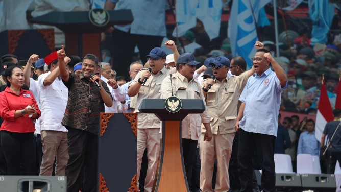 Wamenkomdigi Rayakan Hari Buruh Internasional "Mayday" 2025 bersama Presiden RI dan Ratusan Ribu Buruh