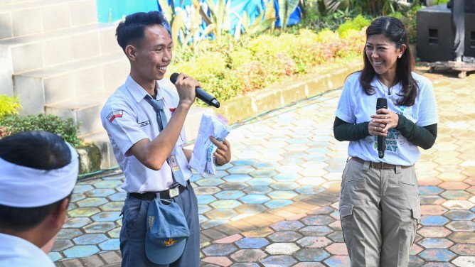 Menteri Meutya dan Gubernur KDM Bekerja Sama Lindungi Anak Sekolah