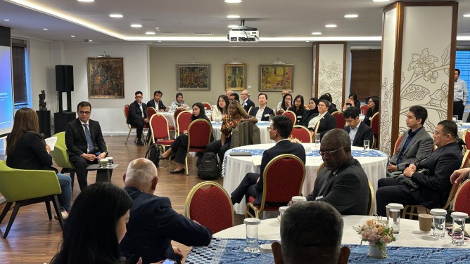 Wamen Nezar Ajak Diaspora dan Komunitas Teknologi di London Berinvestasi dalam Masa Depan AI Indonesia