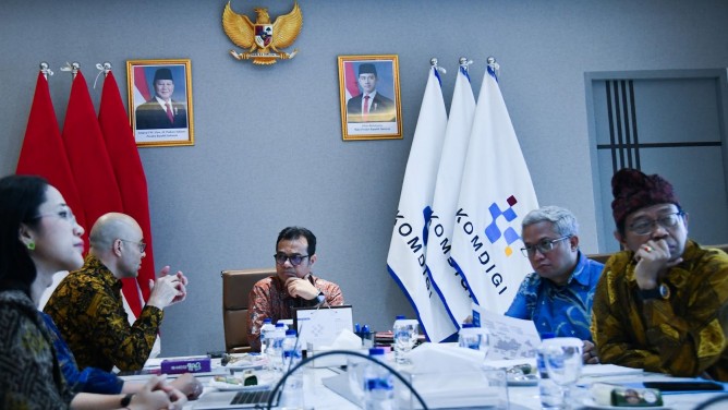 Kemkomdigi dan Monash University Rintis Kolaborasi AI untuk Penelitian dan Perlindungan Publik