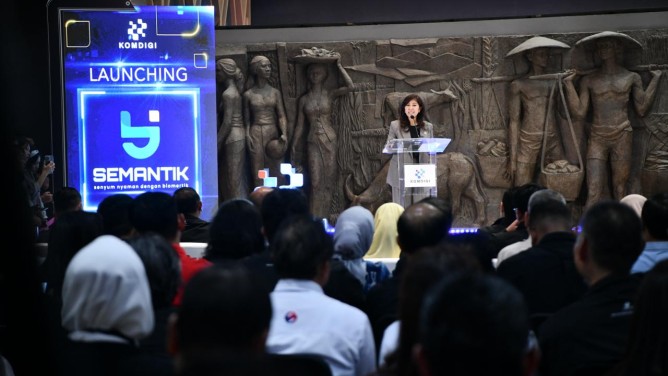 Registrasi Biometrik Nomor Seluler Mulai Berlaku, Meutya Hafid: Upaya Tekan Penipuan Online