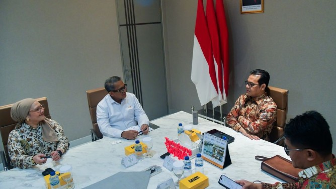 Wamen Nezar Patria Jajaki Kerja Sama Pendidikan dan Riset Digital dengan Tiongkok