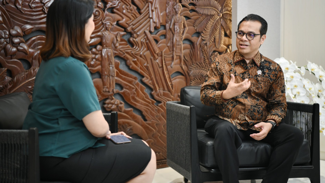 Wamen Nezar Patria Ingatkan Salah Keputusan AI, Bisa Rugikan Nasabah hingga Ancam Keselamatan Pasien