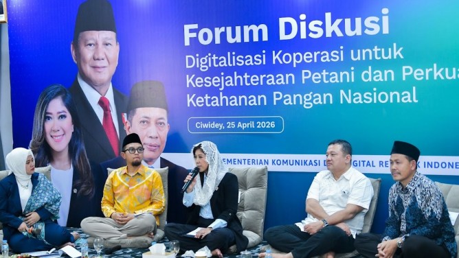 Kunjungi Pesantren Al-Ittifaq, Menkomdigi Tinjau Pengembangan Ekosistem Koperasi Merah Putih