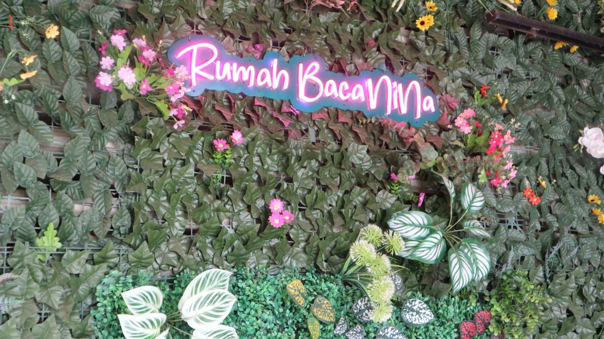 Rumah Baca Nina, taman bacaan masyarakat yang dikelola secara swadaya di Rokan Hulu.