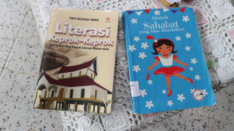 Kumpulan karya dari para murid binaan dan pegiat literasi Rumah Baca Nina.