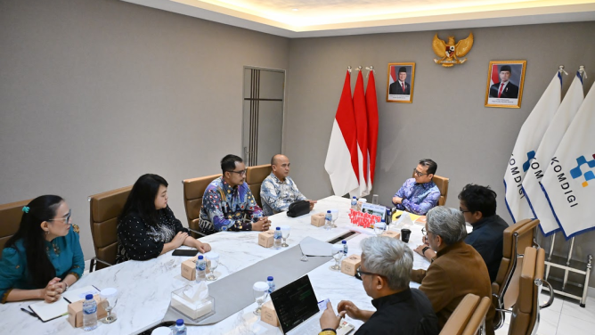 Wamen Nezar Patria: Cara Lama Literasi Digital Sudah Tidak Cukup Hadapi Era AI