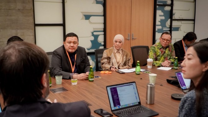 Menkomdigi Tegaskan Aturan Indonesia kepada CEO Roblox